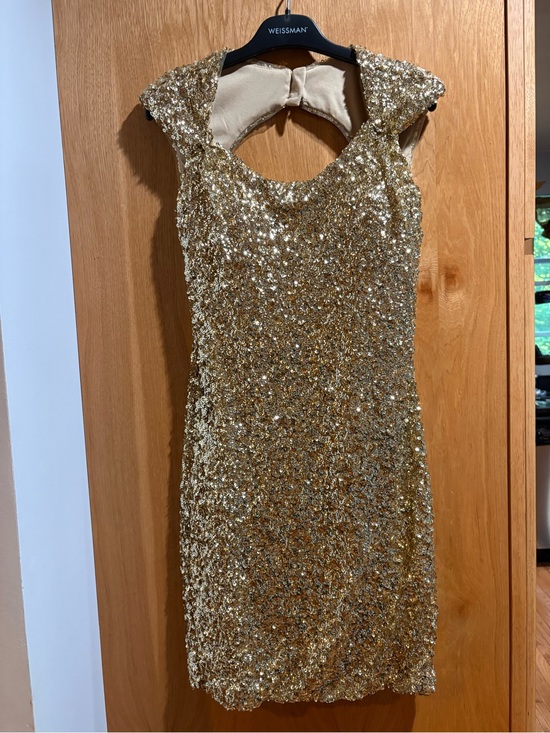 Sherri Hill Dresses & Skirts - Sherri Hill Gold Sequin Cap Sleeve Cocktail Dress